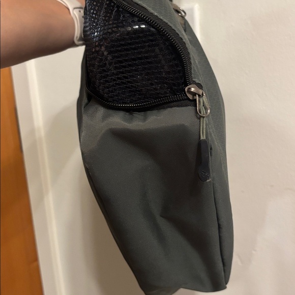 Travelon Anti Theft Active Large Crossbody Bag Charcoal - Picture 8 of 8